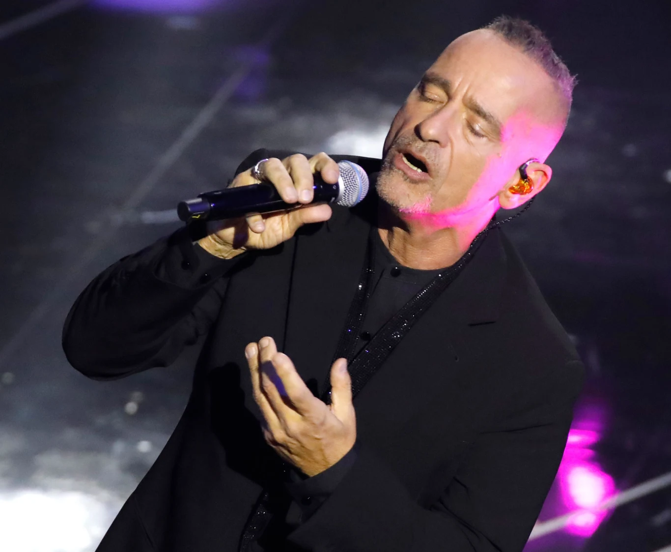 Eros Ramazzotti powróci do Polski article cover