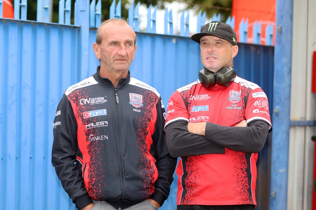 Od lewej: Waldemar Górski, prezes klubu z Ostrowa i Mariusz Puszakowski, mechanik Chrisa Holdera