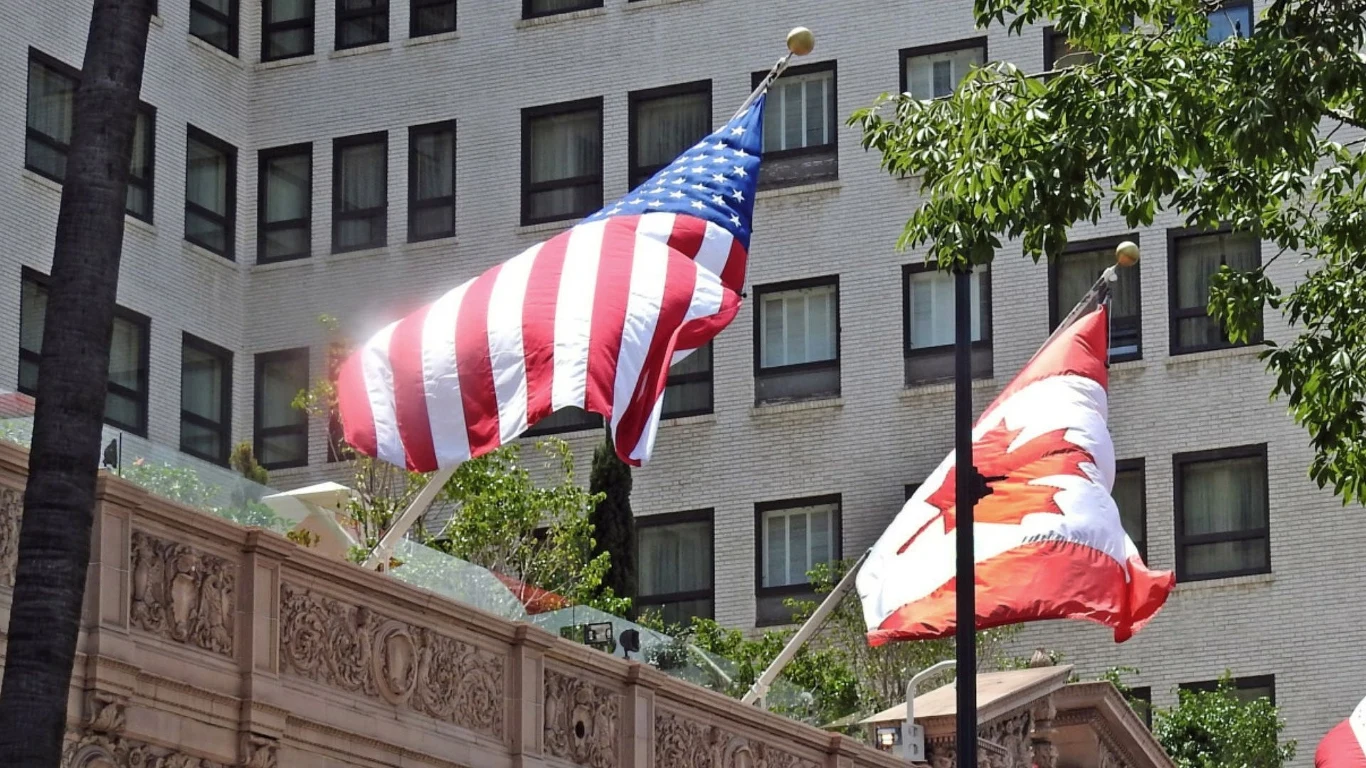 Kanadyjczycy wyprzedają swoje domy w USA na potęgę Kanadyjczycy wyprzedają swoje domy w USA na potęgę