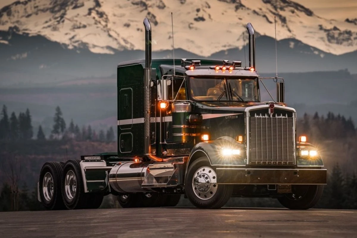 Kenworth W900 w odmianie Legacy Edition. Kenworth W900 w odmianie Legacy Edition będzie dostępny w ograniczonej liczbie 1 tys. egzemplarzy.