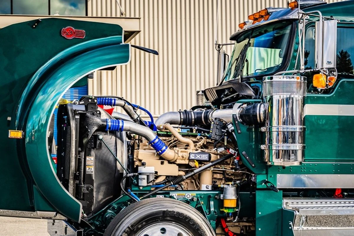 Kenworth W900 Legacy Edition wyposażony jest w 15-litrowy silnik Cummins X15.