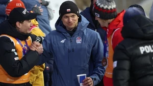Wojciech Jurowicz odbiera gratulacje od Anze Laniska