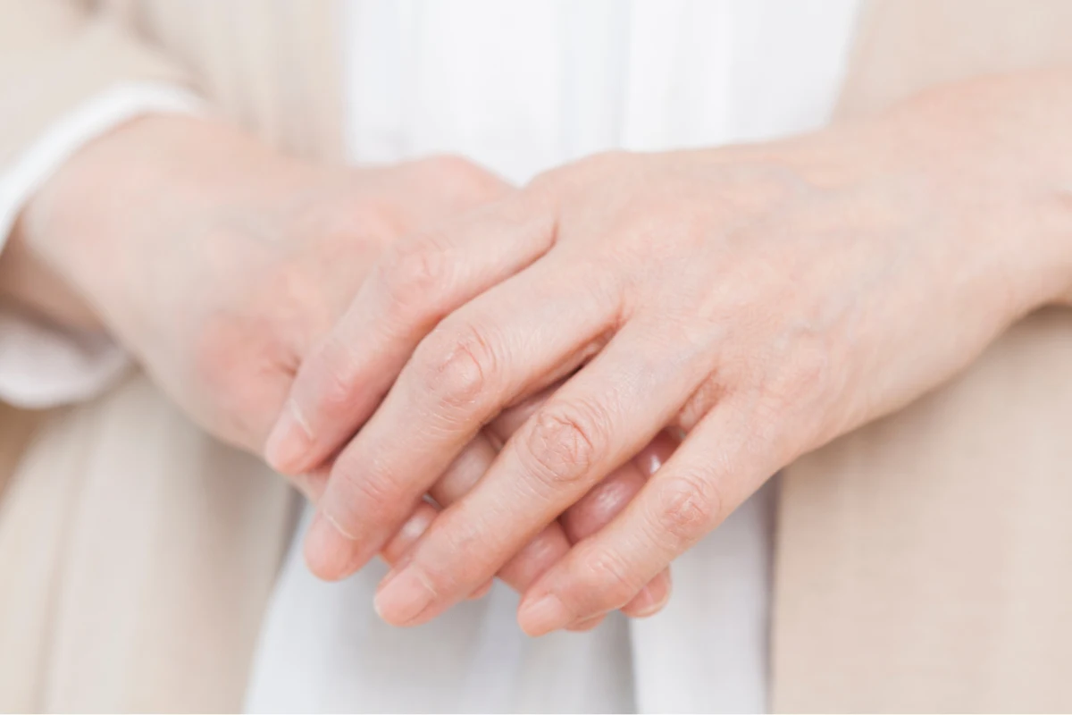 Infekcje, zaburzenia metaboliczne, choroby neurodegeneracyjne - to tylko kilka możliwych przyczyn mioklonii