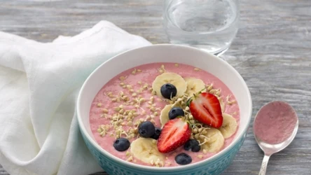 Orkiszowa kasza manna przewyższa owsiankę pod względem zawartości białka.