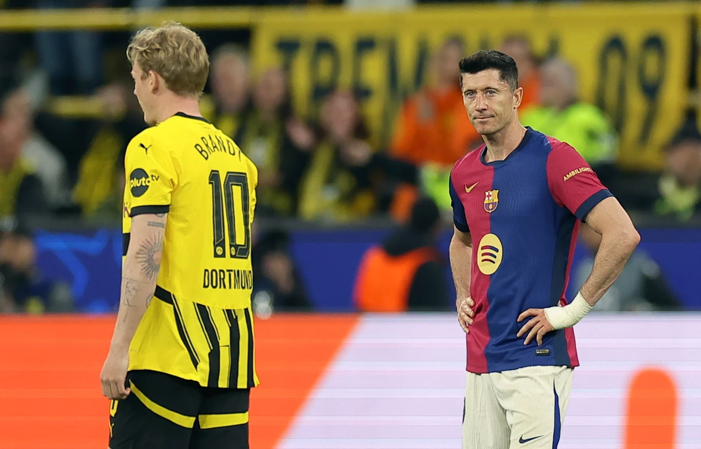Robert Lewandowski w meczu z Borussią Dortmund Robert Lewandowski w meczu z Borussią Dortmund