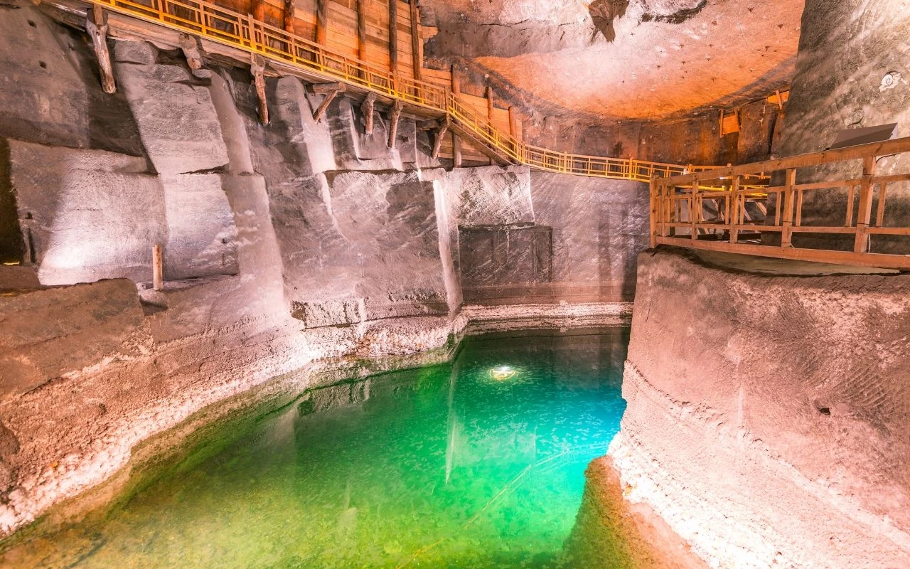 Wieliczka już w pierwszych minutach zwiedzania robi duże wrażenie Wieliczka już w pierwszych minutach zwiedzania robi duże wrażenie
