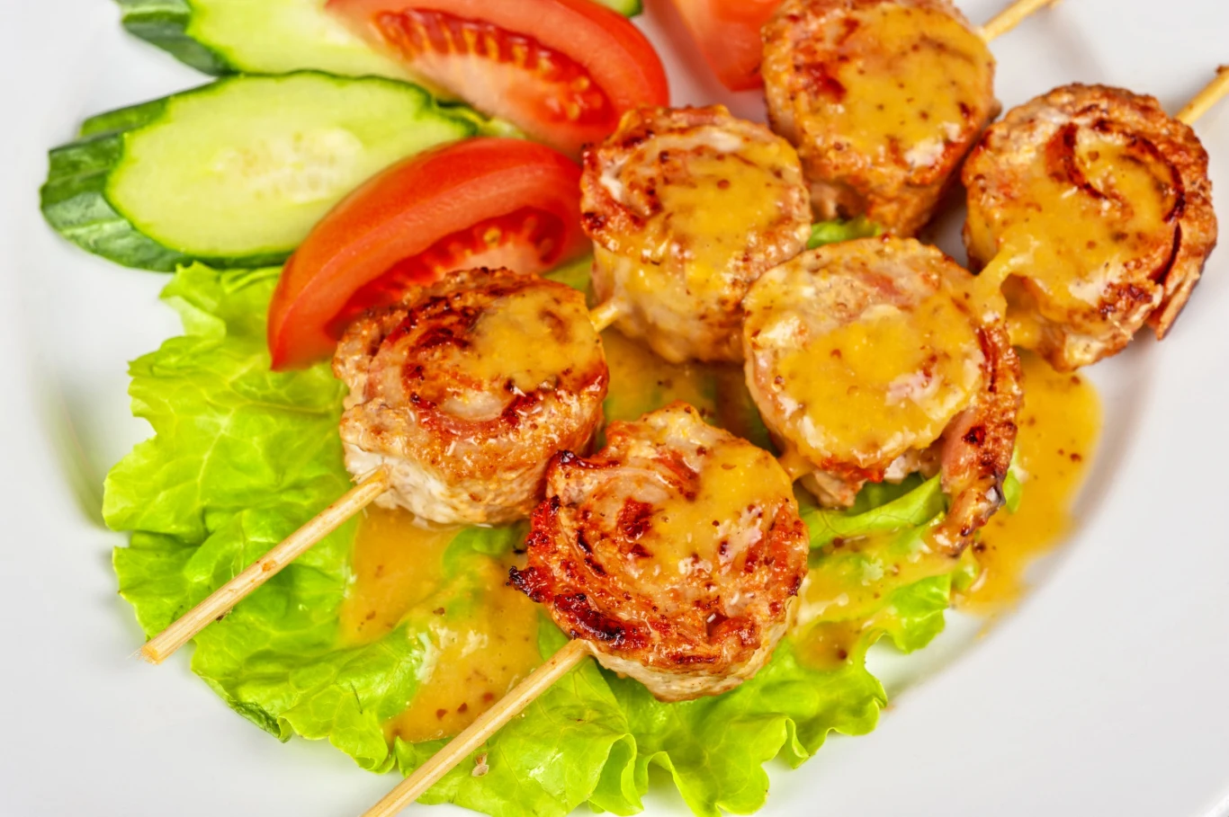Szaszłyki z kurczaka to prosty sposób na wyjątkowe danie z grilla Szaszłyki z kurczaka to prosty sposób na wyjątkowe danie z grilla