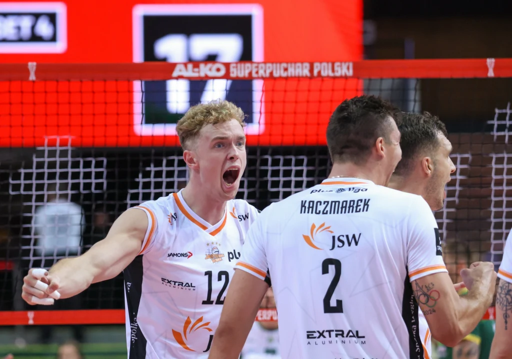 Anton Brehme (z numerem 12) w barwach JSW Jastrzębskiego Węgla Anton Brehme (z numerem 12) w barwach JSW Jastrzębskiego Węgla