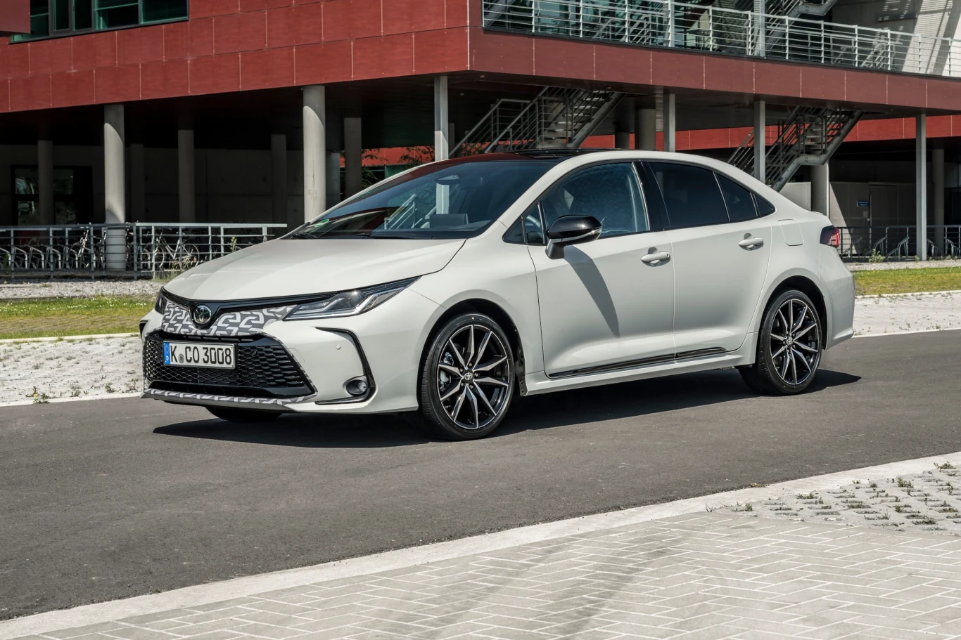 Toyota Corolla sedan z 2024 roku to ostatnia szansa by kupić ten model z klasycznym silnikiem benzynowym