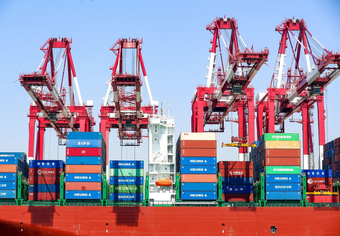 Spada liczba kontenerów wysyłanych z Chin do USA. To efekt ceł Donalda Trumpa Spada liczba kontenerów wysyłanych z Chin do USA. To efekt ceł Donalda Trumpa