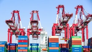 Spada liczba kontenerów wysyłanych z Chin do USA. To efekt ceł Donalda Trumpa