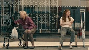 Małgorzata Zajączkowska i Karen Gillan w filmie "Lepiej później niż wcale"