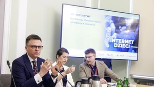 Szymon Hołownia na spotkaniu nt. ustawy zakazującej używania smartfonów w szkołach podstawowych