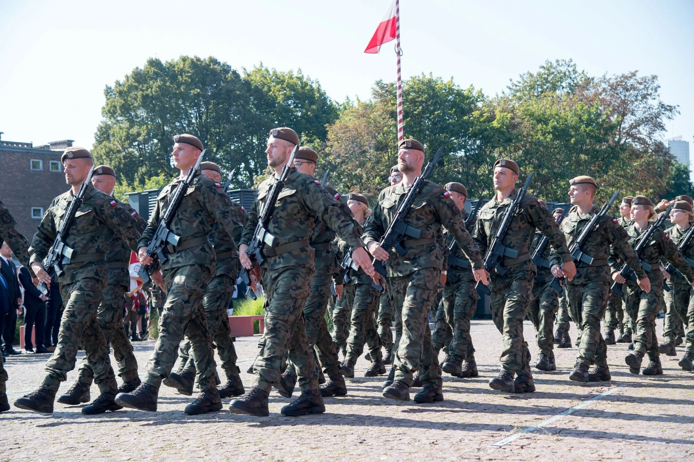 Zarobki w Wojsku Polskim. Ile zarabiają żołnierze? Uposażenia od szeregowego do generała. Zarobki w Wojsku Polskim. Ile zarabiają żołnierze? Uposażenia od szeregowego do generała.