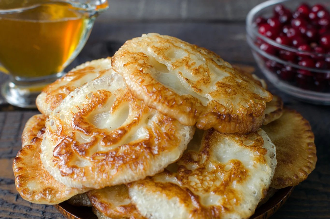 Placuszki na maślance to prosty przepis na sycące śniadanie Placuszki na maślance to prosty przepis na sycące śniadanie