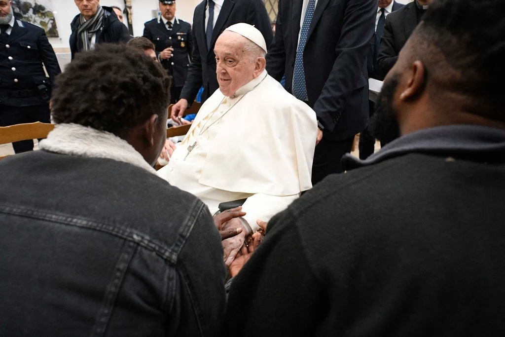 Papież Franciszek odwiedził więzienie w Wielki Czwartek Papież Franciszek odwiedził więzienie w Wielki Czwartek