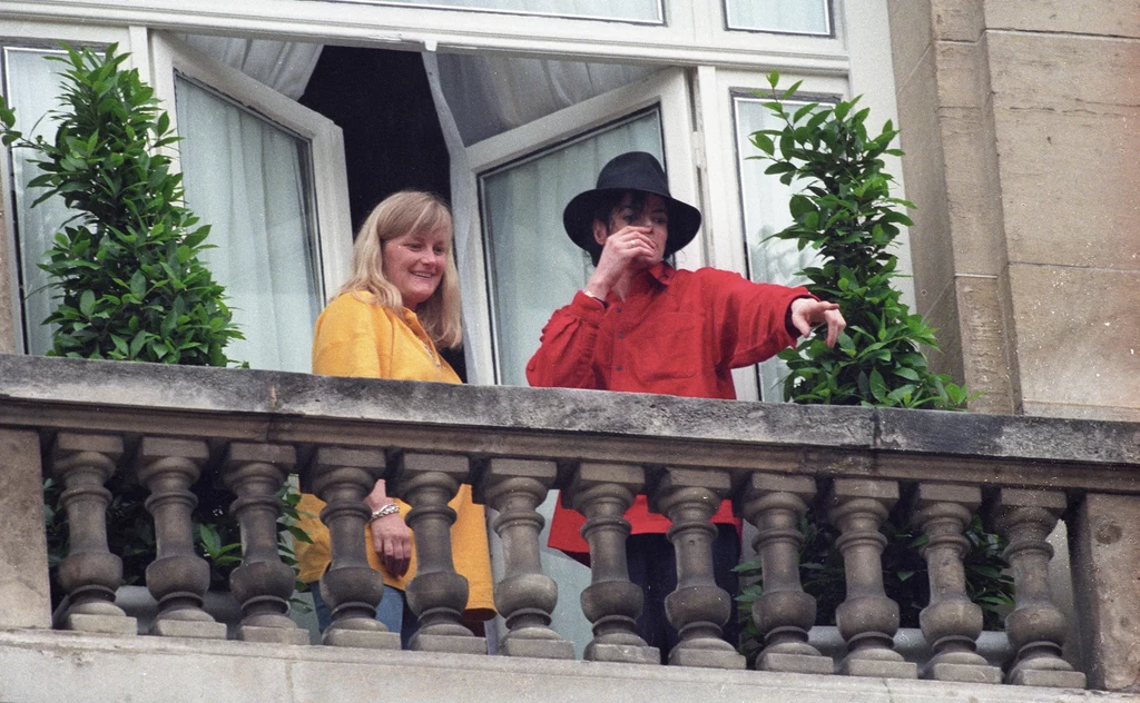 Debbie Rowe i Michael Jackson w Paryżu w 1997 r. Debbie Rowe i Michael Jackson w Paryżu w 1997 r.