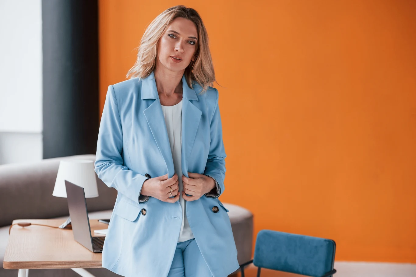 Jasnoniebieskie garnitury sprawdzą się na różne okazje. Jasnoniebieskie garnitury sprawdzą się na różne okazje.