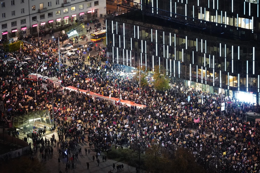 Manifestacja Strajku Kobiet w Warszawie w październiku 2020 roku Manifestacja Strajku Kobiet w Warszawie w październiku 2020 roku
