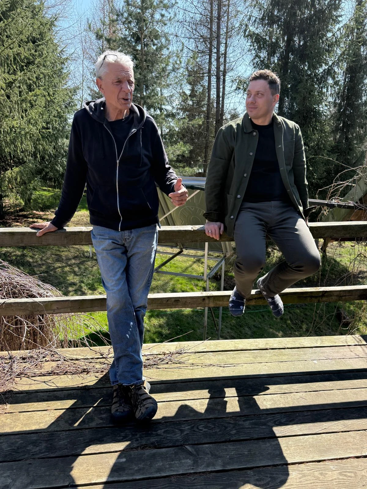Andrzej Stasiuk i Piotr Witwicki w czasie wywiadu 