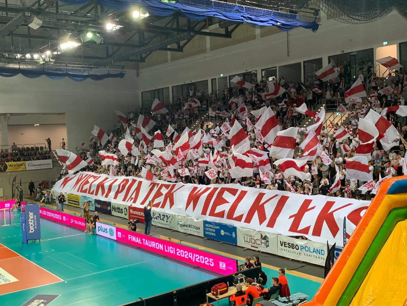 Trybuny ŁKS podczas meczu o złoto