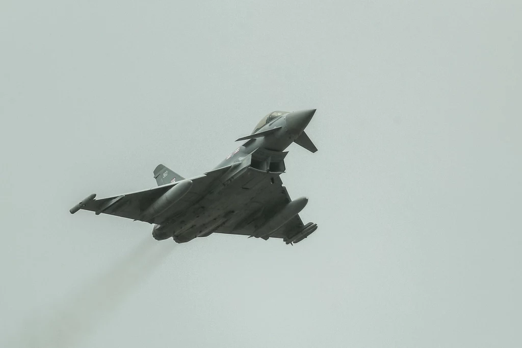 Myśliwiec Typhoon Brytyjskich Sił Powietrznych RAF Myśliwiec Typhoon Brytyjskich Sił Powietrznych RAF