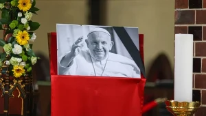 Ile kosztują ceny lotów do Rzymu przed pogrzebem papieża?