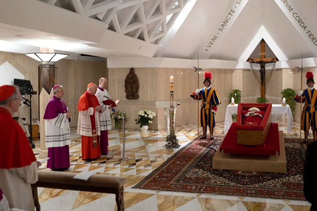 Papież Franciszek nie żyje. Ciało Ojca Świętego wystawiono w kaplicy Papież Franciszek nie żyje. Ciało Ojca Świętego wystawiono w kaplicy