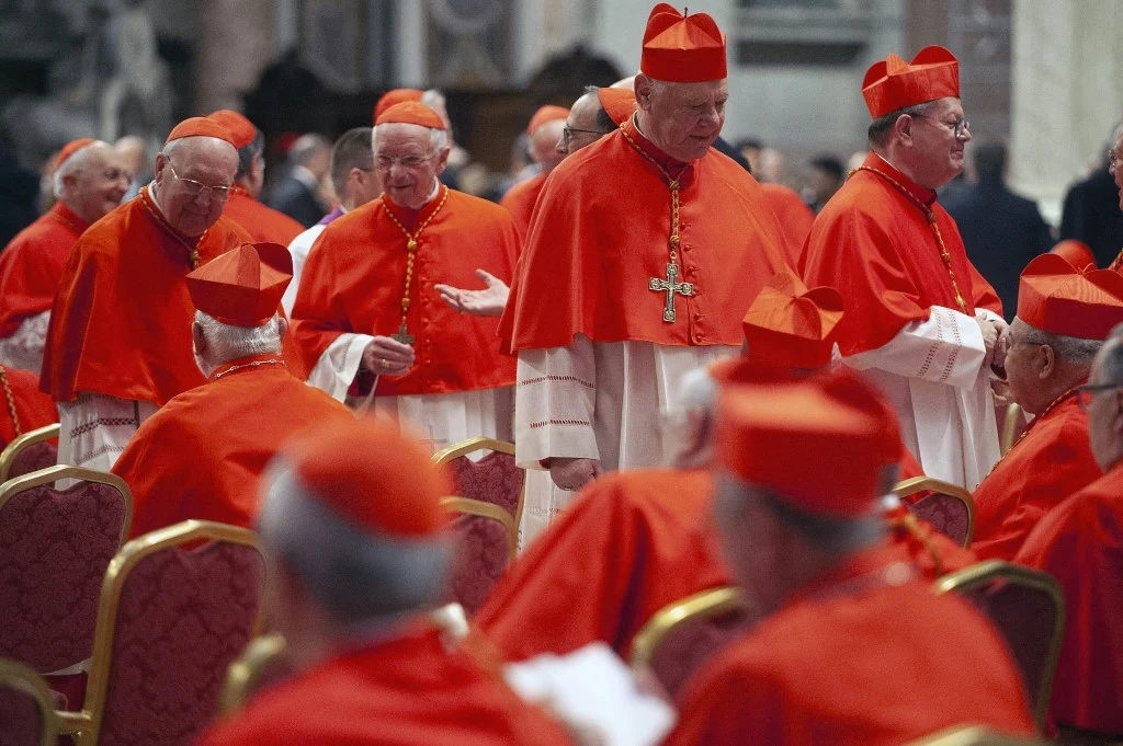 Kardynał z Hongkongu krytykuje Watykan za pośpieszne zwołanie kongregacji po śmierci Franciszka article cover