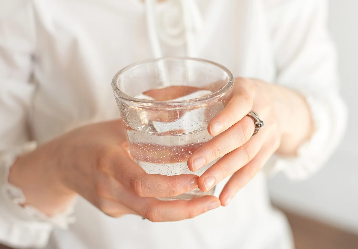 Pij na czczo wodę z tym składnikiem - jest bardzo zdrowa Pij na czczo wodę z tym składnikiem - jest bardzo zdrowa