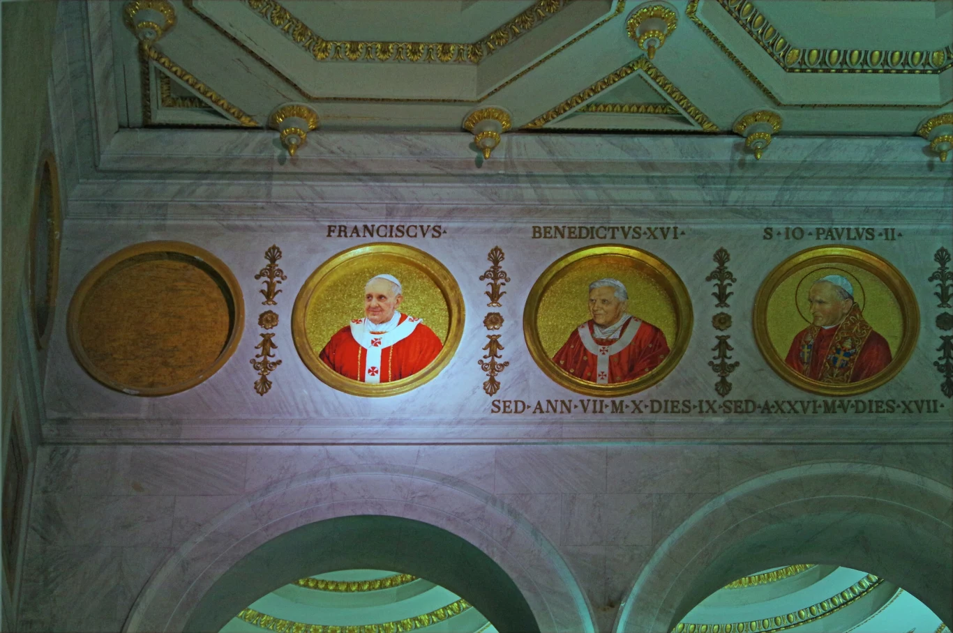 Puste miejsce po papieżu Franciszku zastanawia wiernych 