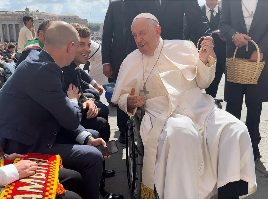 Papież Franciszek w maju ubiegłego roku spotkał się m.in. z ks. dr Sebastianem Kondziorem, kapelanem Uniwersyteckiego Szpitala Klinicznego w Białymstoku Papież Franciszek w maju ubiegłego roku spotkał się m.in. z ks. dr Sebastianem Kondziorem, kapelanem Uniwersyteckiego Szpitala Klinicznego w Białymstoku