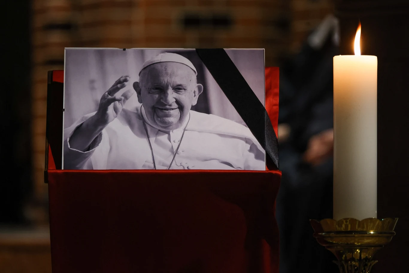 Papież Franciszek nie żyje