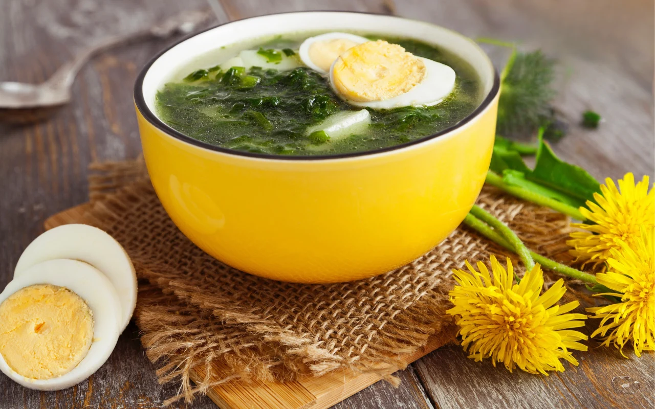 Zupa z pokrzyw z jajkiem