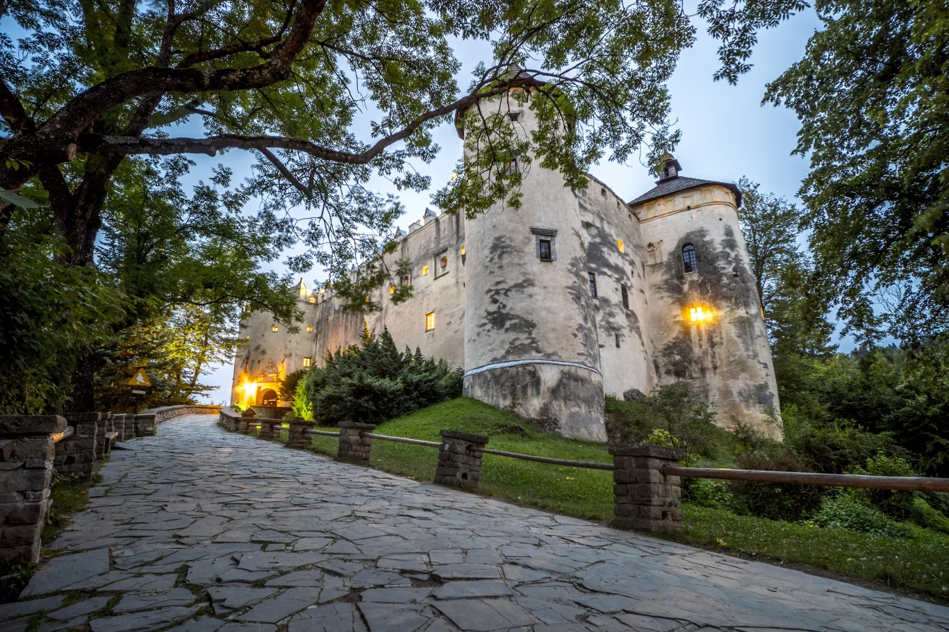 Zamek w Niedzicy został wybrany przez sztuczną inteligencję najpiękniejszym w Małopolsce. Z czego słynie?