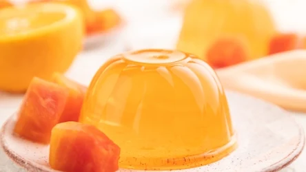 Galaretka to szybki deser bez mleka i glutenu. Jedz, a poprawisz stan stawów, skóry i paznokci