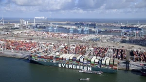 Cła Trumpa przyspieszyły rozwój światowego handlu. Korzysta też Polska