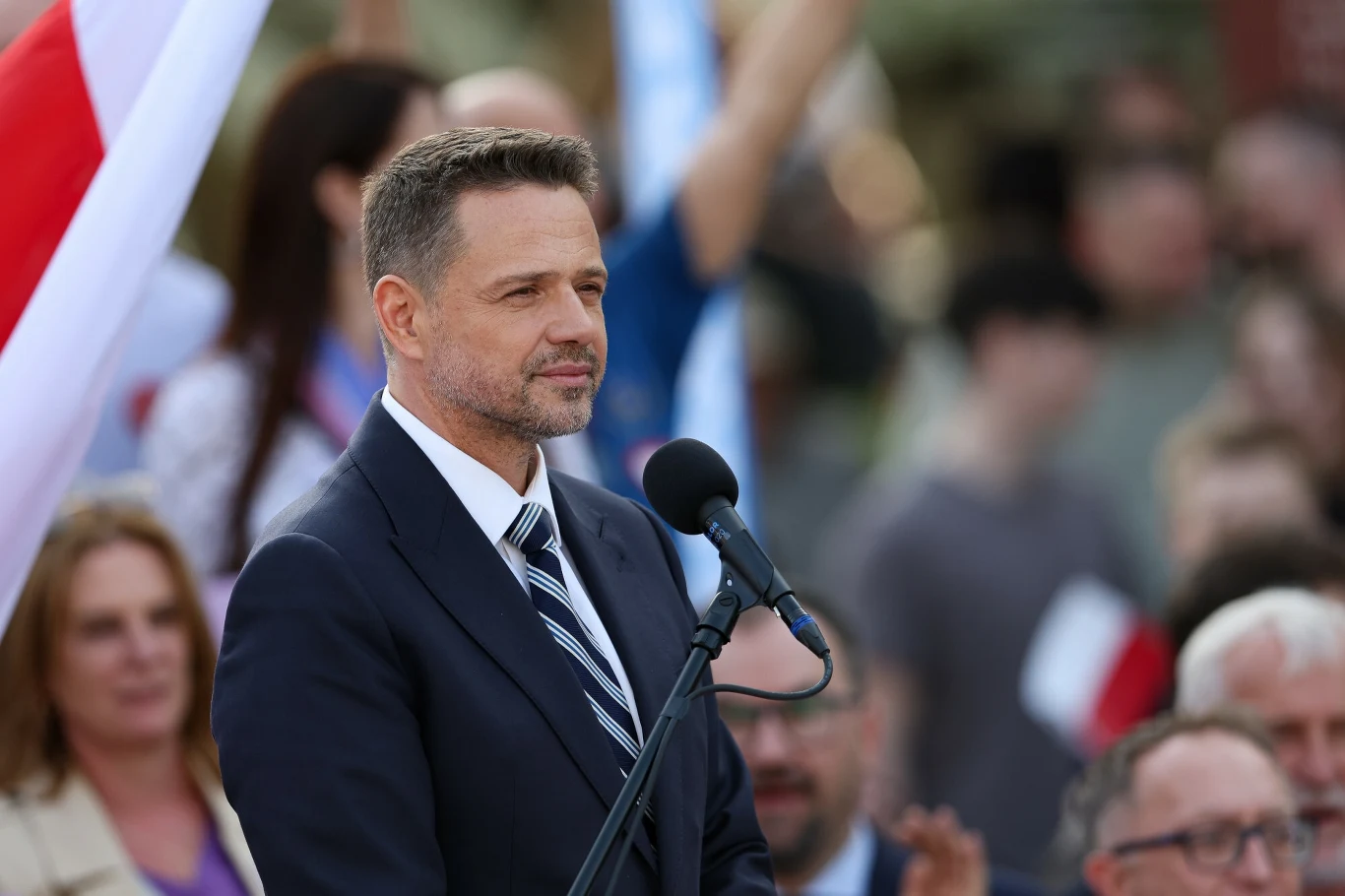 Rafał Trzaskowski utrzymuje pozycję lidera Rafał Trzaskowski utrzymuje pozycję lidera