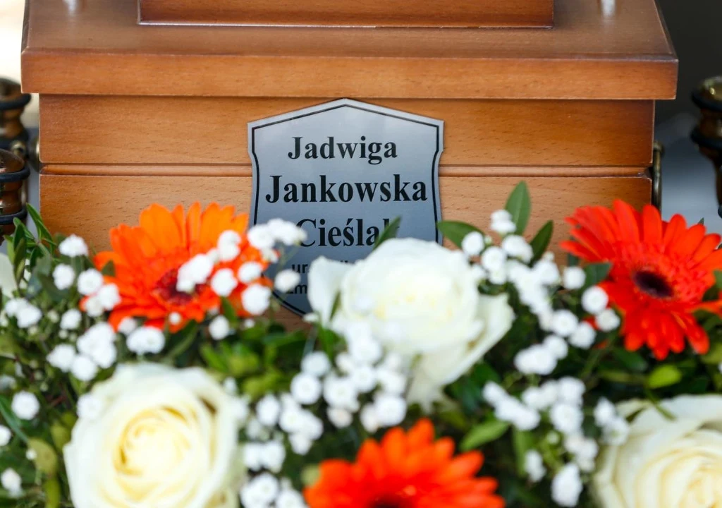 Pogrzeb Jadwigi Jankowskiej-Cieślak. Gwiazda spoczęła na cmentarzu w Józefowie.