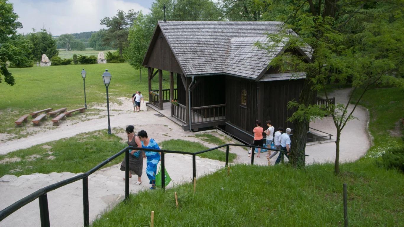 Kaplica na Wodzie to unikatowe miejsce i zarazem jeden z symboli Krasnobrodu.