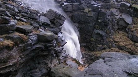 To zwykły czy odwrócony wodospad?