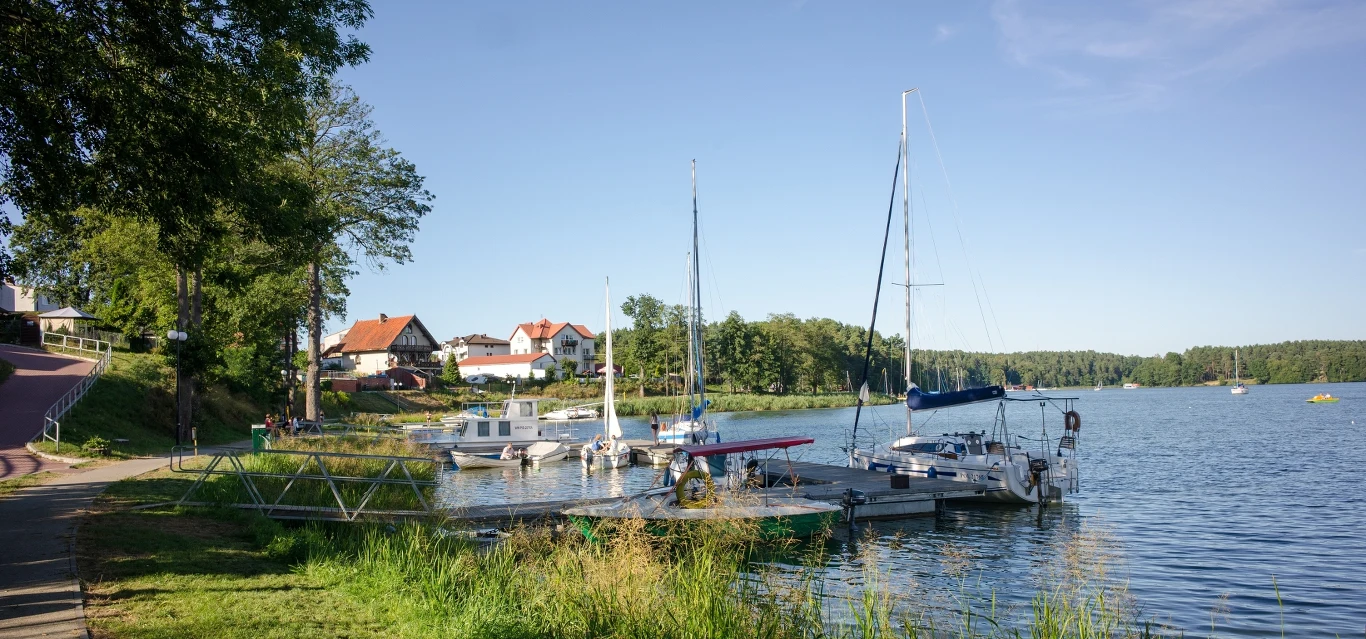 Jezioro Nidzkie to doskonałe miejsce dla miłośników natury i ciszy. Co o nim wiadomo?