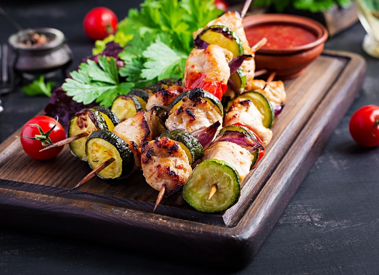 Ser halloumi świetnie sprawdzi się jako składnik szaszłyków