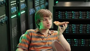 Angus T. Jones jako Jake w serialu "Dwóch i pół"