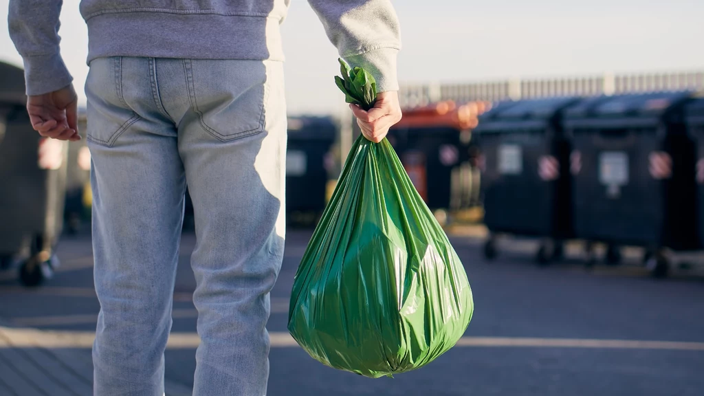 Worki na śmieci to przeżytek? Tak uważa coraz więcej urzędników i ekspertów w Polsce Worki na śmieci to przeżytek? Tak uważa coraz więcej urzędników i ekspertów w Polsce