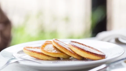 Domowe placuszki na kefirze. To idealny wybór na szybkie śniadanie.