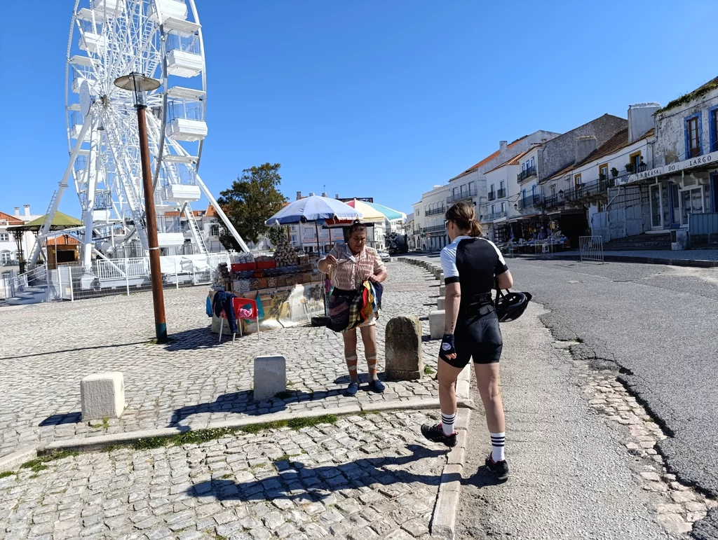 Plac, na którym spotkacie kobiety w tradycyjnych strojach