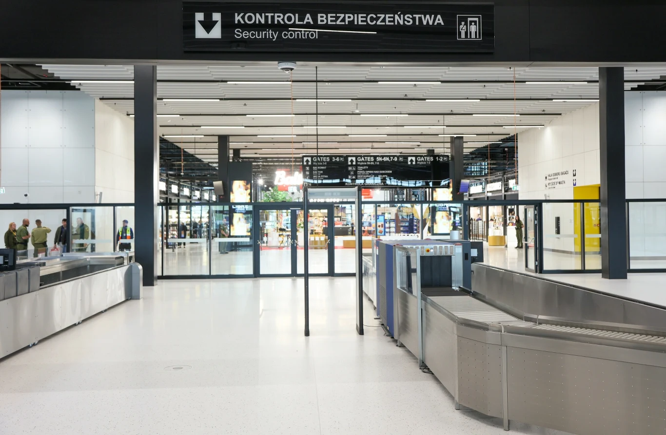 Pewnych rzeczy podczas kontroli bezpieczeństwa robić nie wolno. Pewnych rzeczy podczas kontroli bezpieczeństwa robić nie wolno.