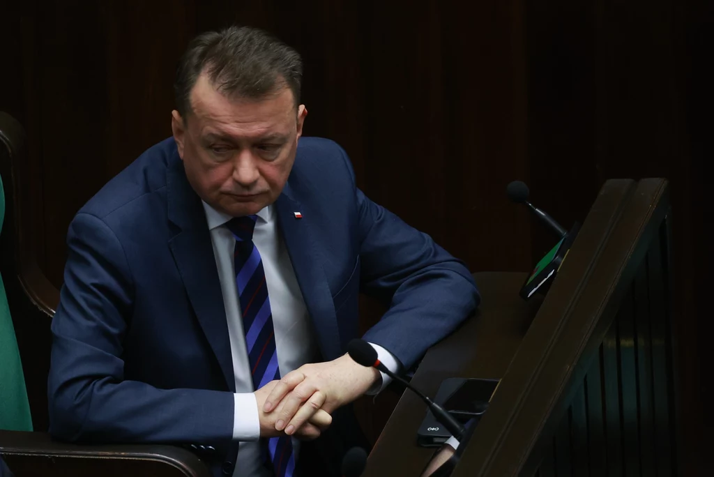 Kolejne osoby usłyszały zarzuty w sprawie ujawnienia planów obrony "Warta" przez Mariusza Błaszczaka Kolejne osoby usłyszały zarzuty w sprawie ujawnienia planów obrony "Warta" przez Mariusza Błaszczaka