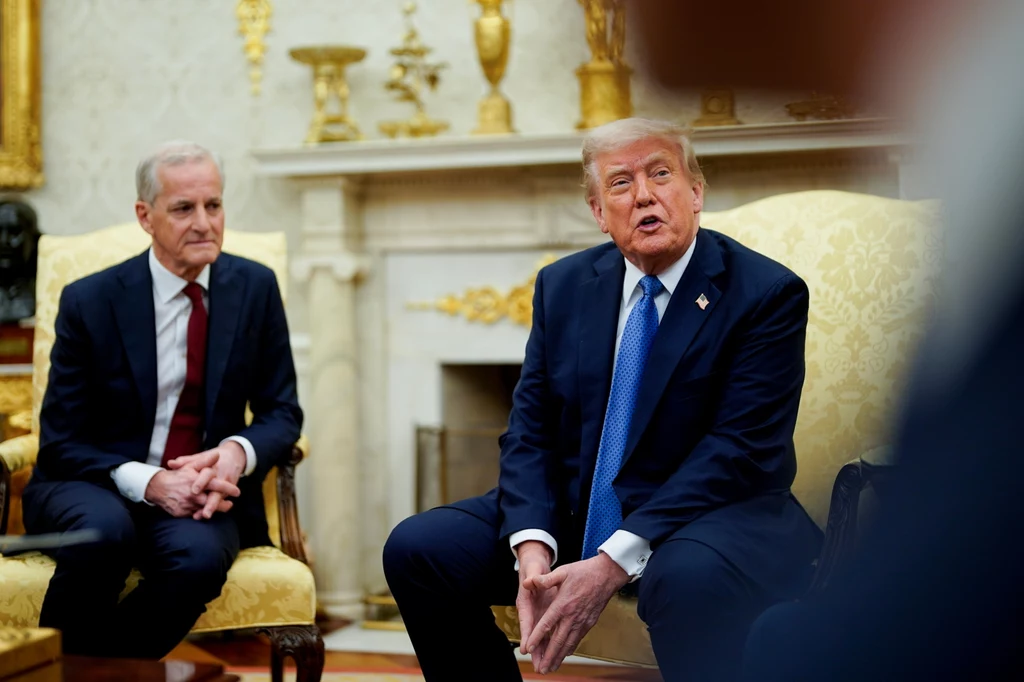 Prezydent USA Donald Trump w rozmowie z reporterami w Gabinecie Owalnym